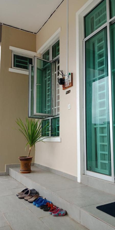 Zr D'Jembal Homestay, Gong Badak Куала-Тренгану Экстерьер фото